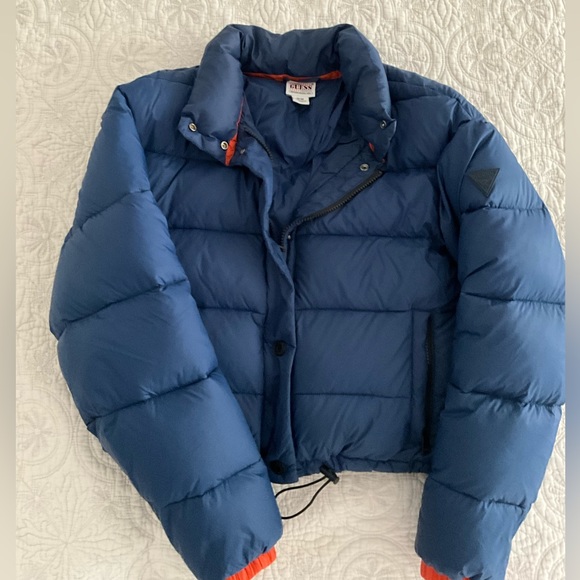 Guess Jackets & Blazers - ᴡᴏᴍᴇɴ’ꜱ ᴘᴜꜰꜰᴇʀ ᴊᴀᴄᴋᴇᴛ , ʙʀᴀɴᴅ : ɢᴜᴇꜱꜱ , ꜱɪᴢᴇ : ᴍ , ᴄᴏʟᴏʀ: ɴᴀᴠʏ ʙʟᴜᴇ